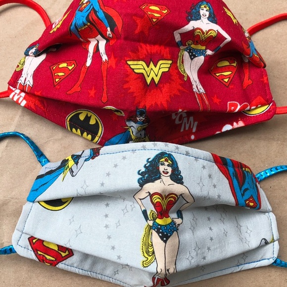 Wonder Woman Face Mask - Picture 4 of 8